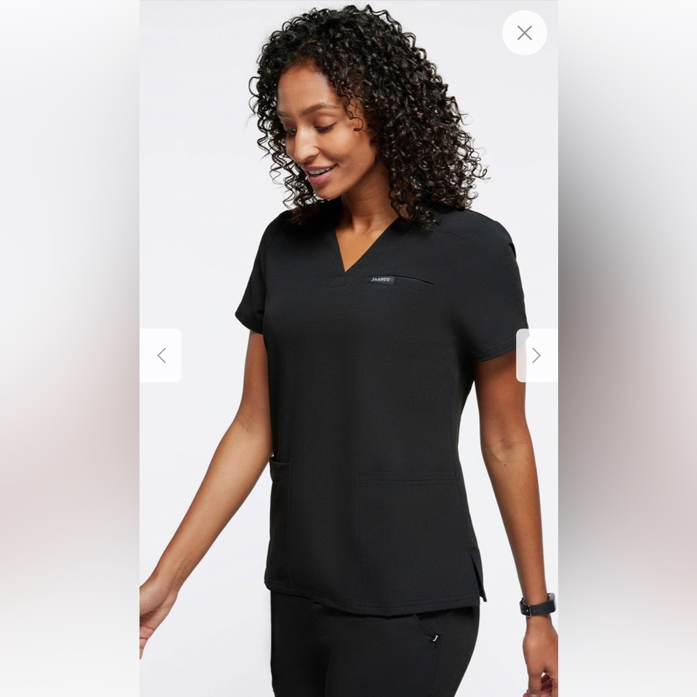 3-Pocket Scrub Top